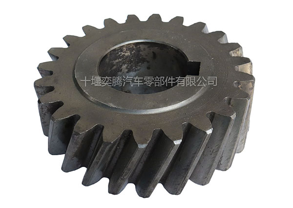 東風(fēng)越野汽車EQ2082E6D 240分動箱中間軸中后橋驅(qū)動齒輪1800C-215